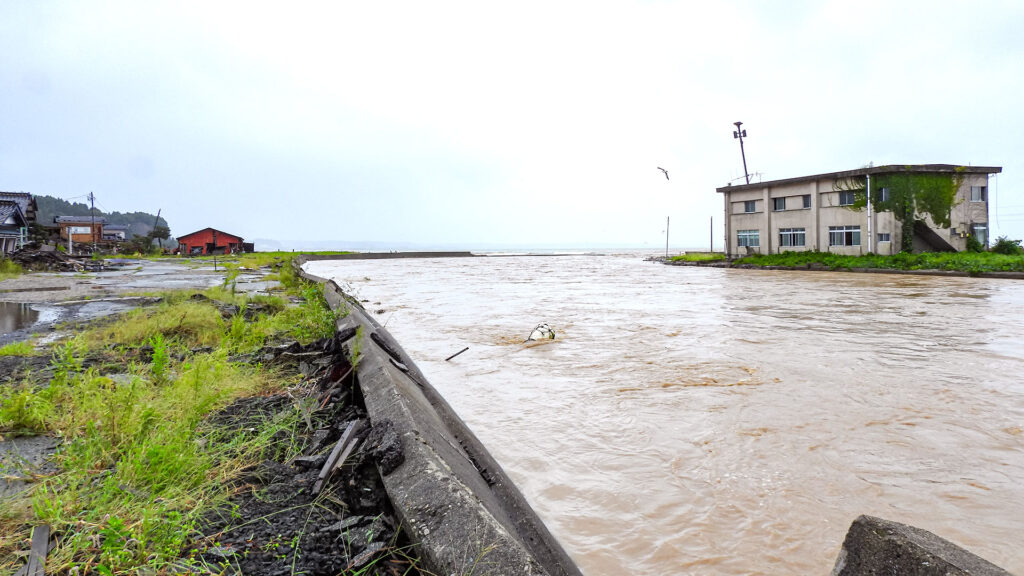 珠洲市豪雨被害 鵜飼川河口